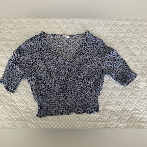 Worn once, super cute, smoke and dog free home, Cotton On crop shirt